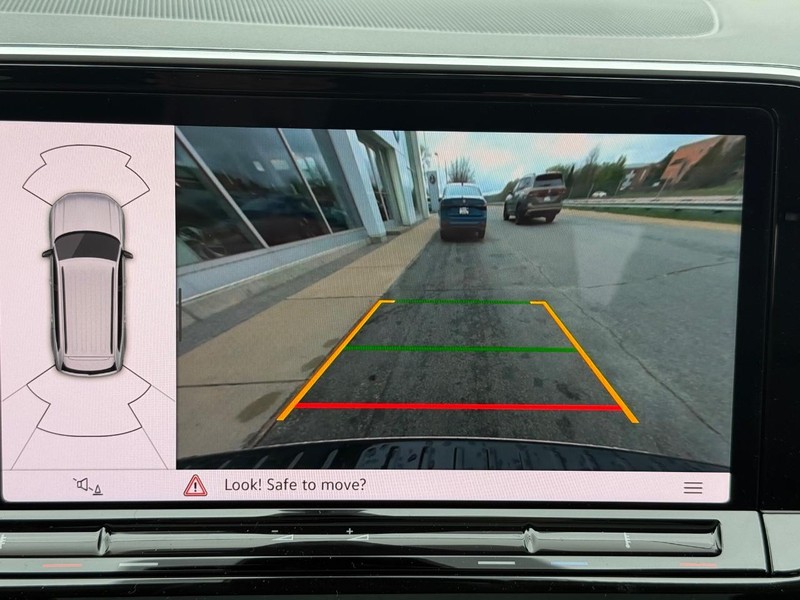 Volkswagen Atlas Vehicle Full-screen Gallery Image 14