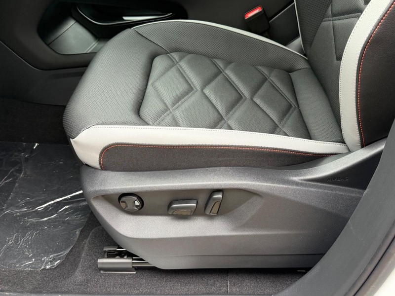 Volkswagen Atlas Vehicle Full-screen Gallery Image 17
