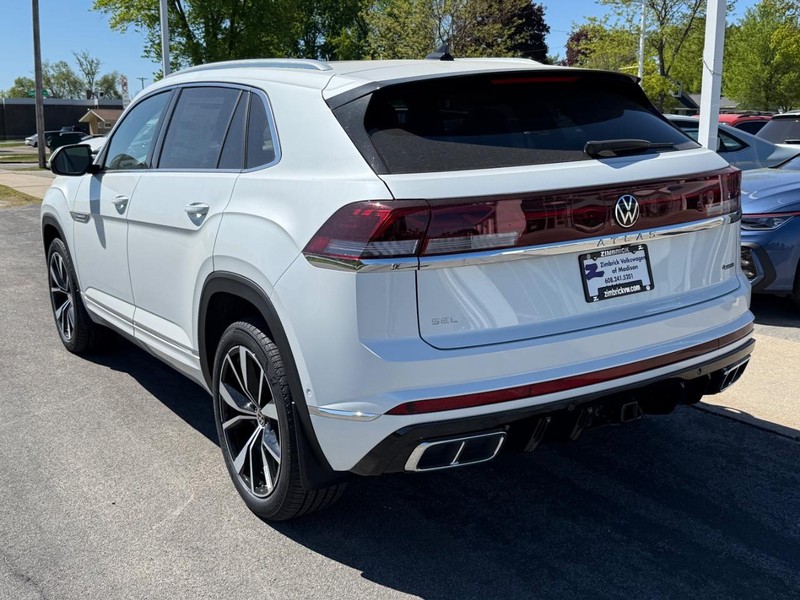 Volkswagen Atlas Cross Sport Vehicle Full-screen Gallery Image 3
