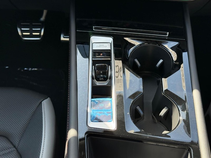 Volkswagen Atlas Vehicle Full-screen Gallery Image 8