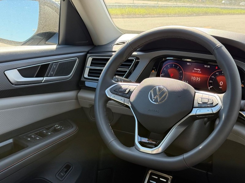 Volkswagen Atlas Vehicle Full-screen Gallery Image 9