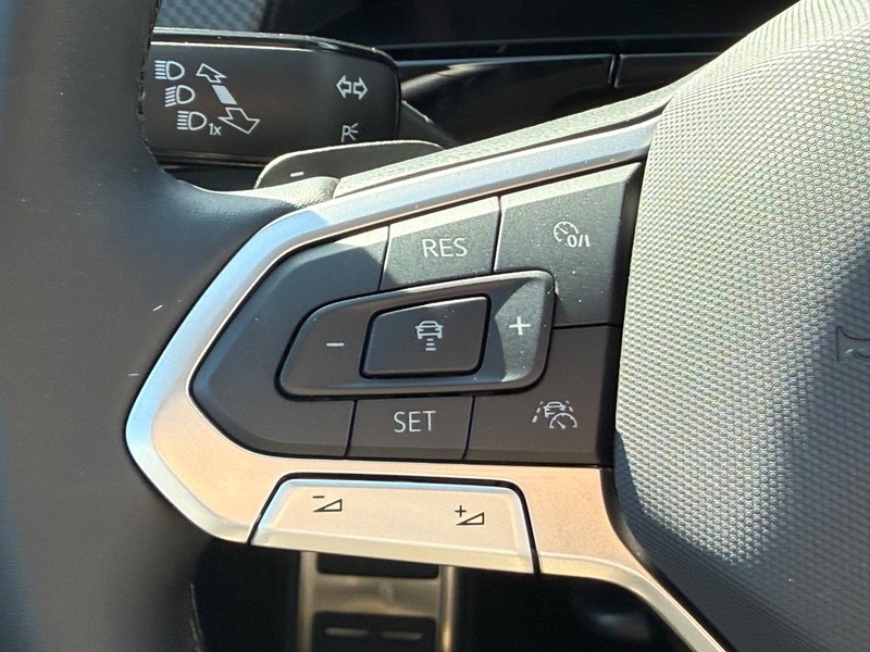 Volkswagen Atlas Vehicle Full-screen Gallery Image 11