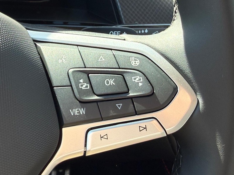 Volkswagen Atlas Vehicle Full-screen Gallery Image 12