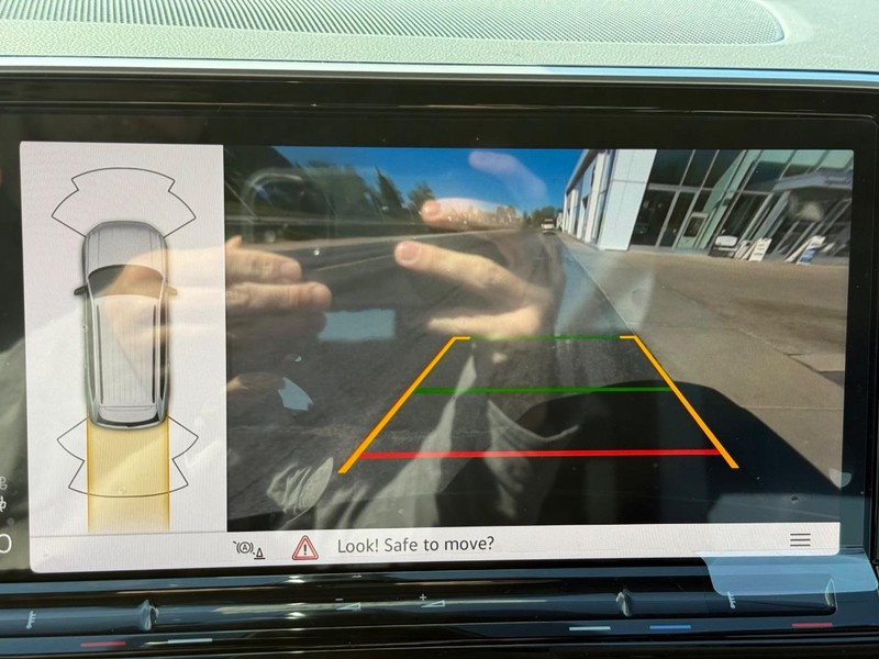 Volkswagen Atlas Vehicle Full-screen Gallery Image 13