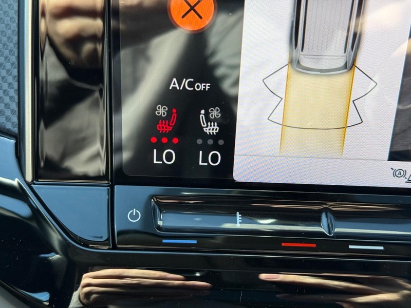 Volkswagen Atlas Vehicle Full-screen Gallery Image 14