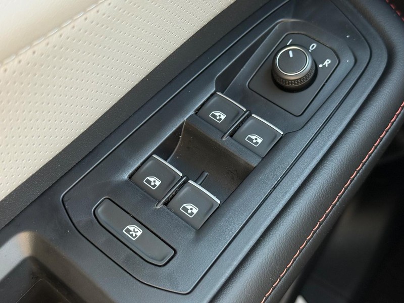 Volkswagen Atlas Vehicle Full-screen Gallery Image 15