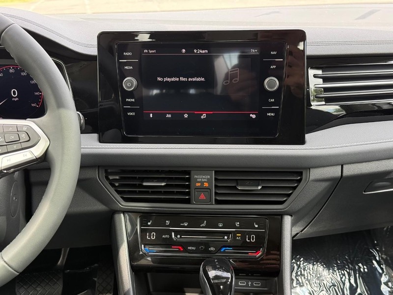 Volkswagen Jetta Vehicle Full-screen Gallery Image 7