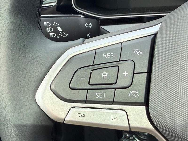 Volkswagen Jetta Vehicle Full-screen Gallery Image 11