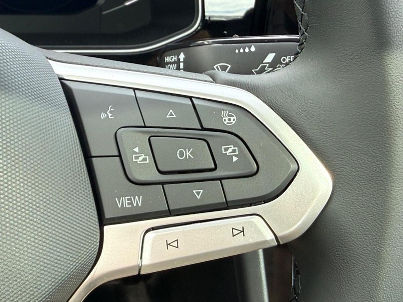 Volkswagen Jetta Vehicle Full-screen Gallery Image 12