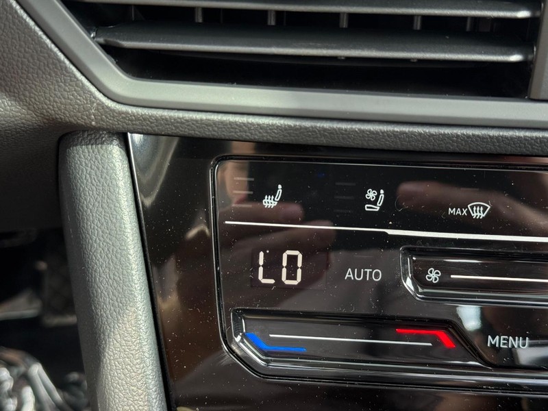 Volkswagen Jetta Vehicle Full-screen Gallery Image 14