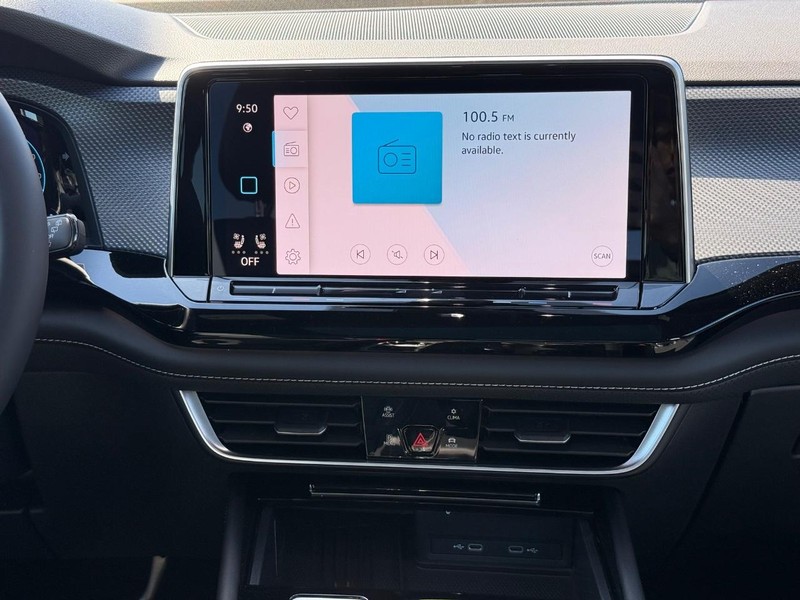 Volkswagen Atlas Cross Sport Vehicle Full-screen Gallery Image 7
