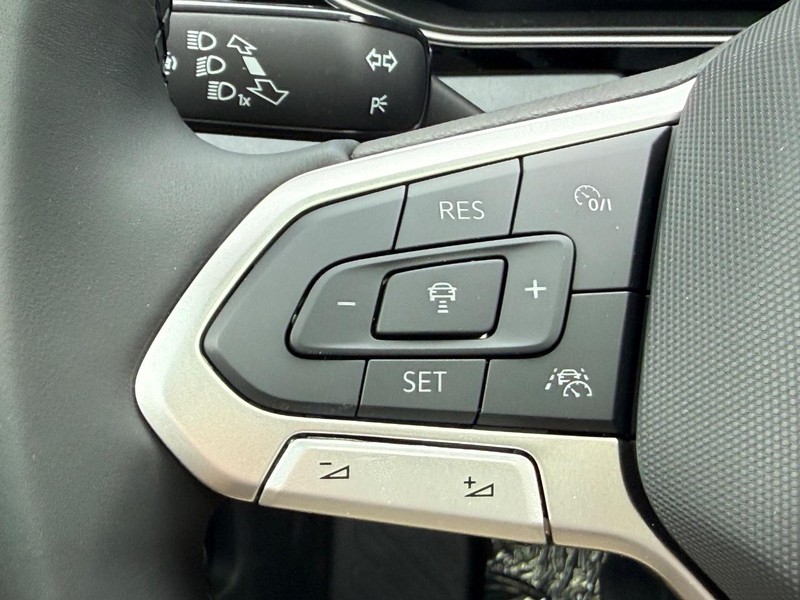 Volkswagen Jetta Vehicle Full-screen Gallery Image 11