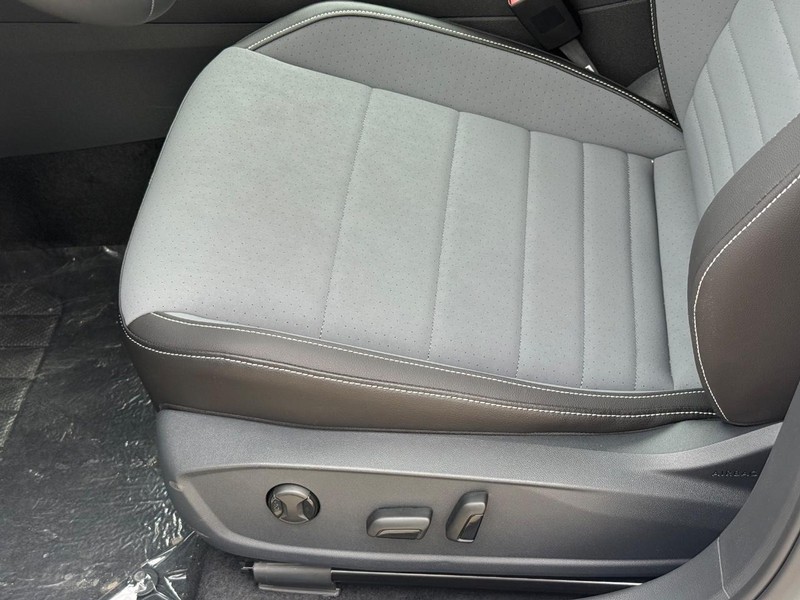 Volkswagen Jetta Vehicle Full-screen Gallery Image 16