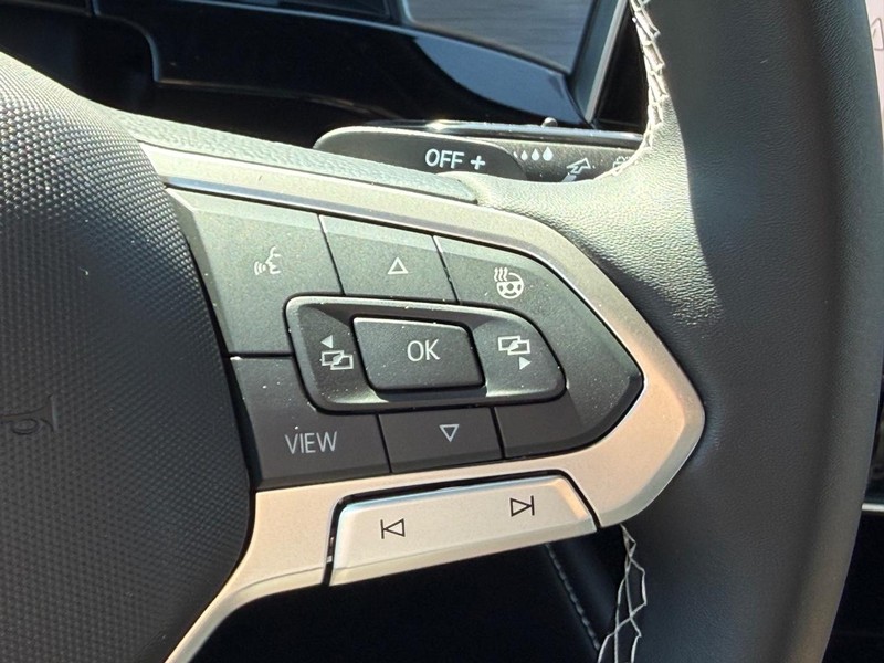 Volkswagen Atlas Cross Sport Vehicle Full-screen Gallery Image 13