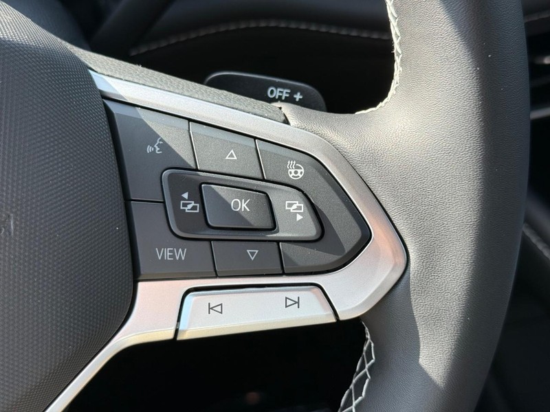 Volkswagen Atlas Cross Sport Vehicle Full-screen Gallery Image 12