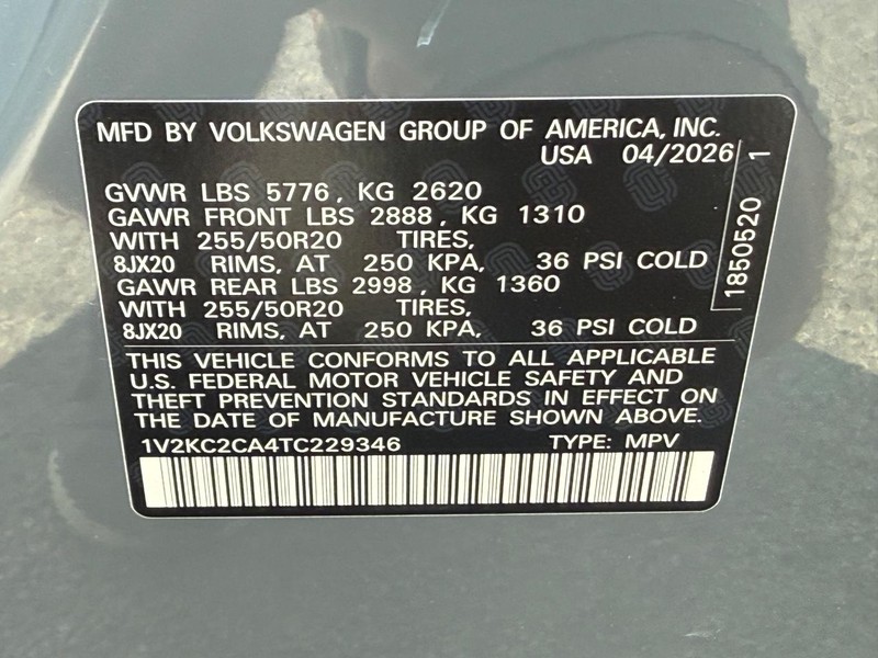 Volkswagen Atlas Cross Sport Vehicle Full-screen Gallery Image 17