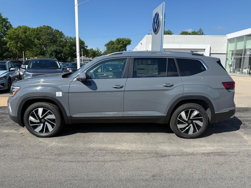 Volkswagen Atlas Vehicle Full-screen Gallery Image 2
