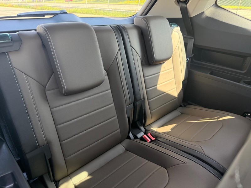 Volkswagen Atlas Vehicle Full-screen Gallery Image 6