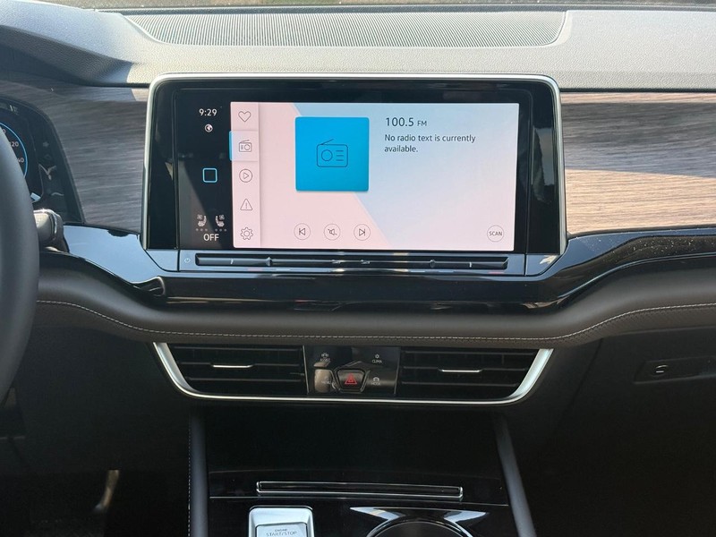 Volkswagen Atlas Vehicle Full-screen Gallery Image 8