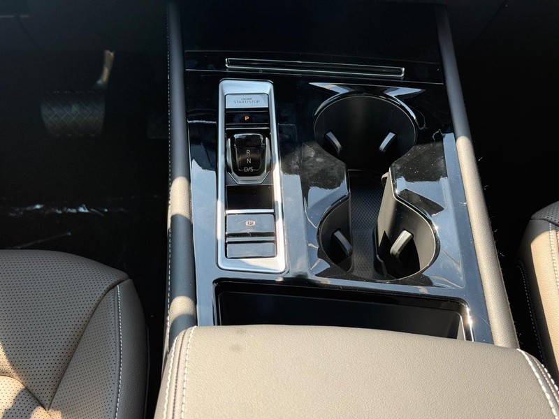 Volkswagen Atlas Vehicle Full-screen Gallery Image 9