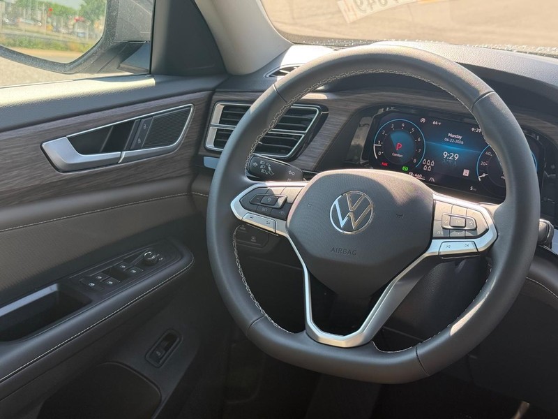 Volkswagen Atlas Vehicle Full-screen Gallery Image 10