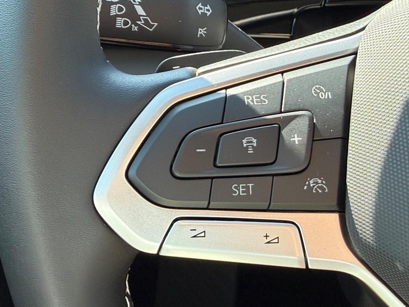 Volkswagen Atlas Vehicle Full-screen Gallery Image 12