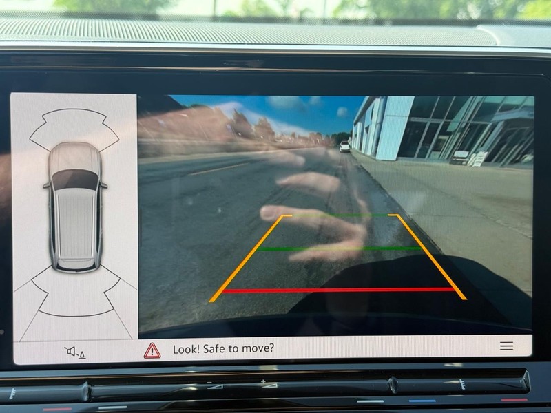 Volkswagen Atlas Vehicle Full-screen Gallery Image 14