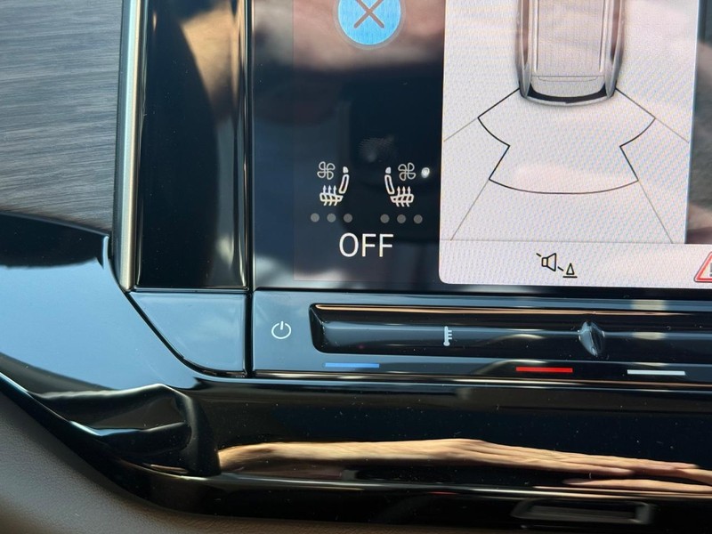 Volkswagen Atlas Vehicle Full-screen Gallery Image 15