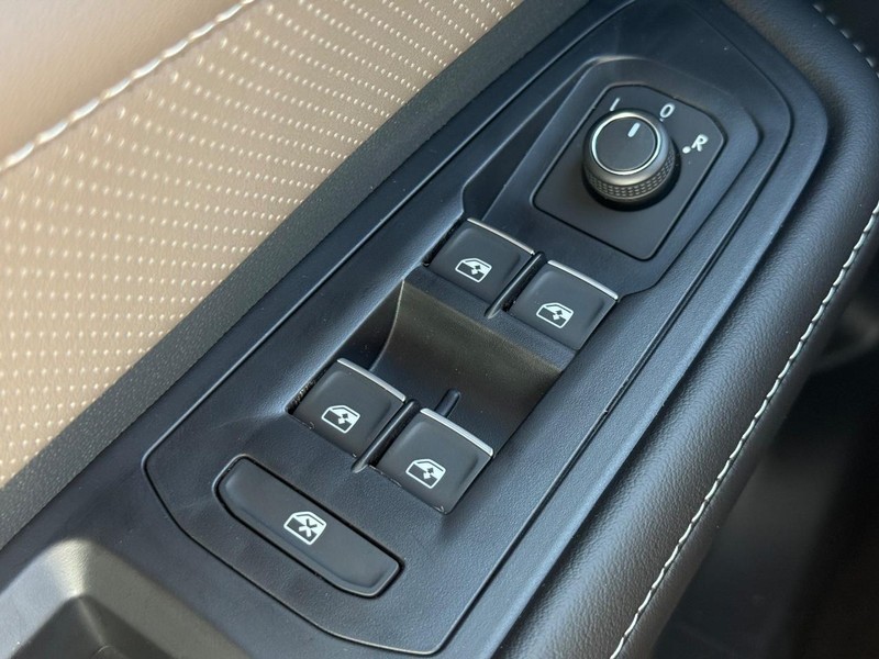Volkswagen Atlas Vehicle Full-screen Gallery Image 16
