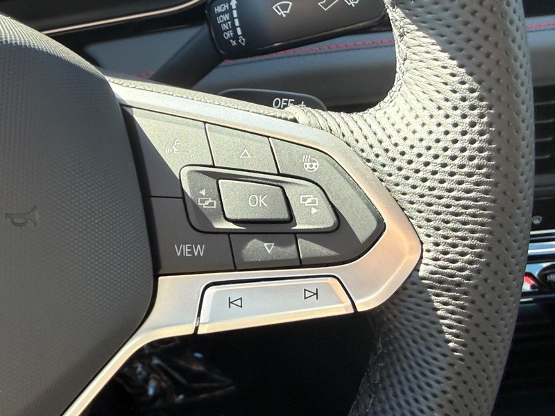 Volkswagen Jetta GLI Vehicle Full-screen Gallery Image 13