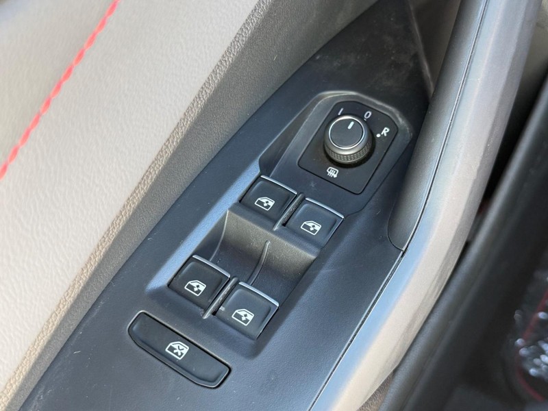 Volkswagen Jetta GLI Vehicle Full-screen Gallery Image 16