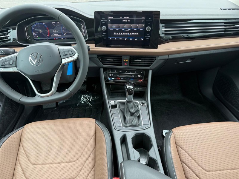 Volkswagen Jetta Vehicle Full-screen Gallery Image 6