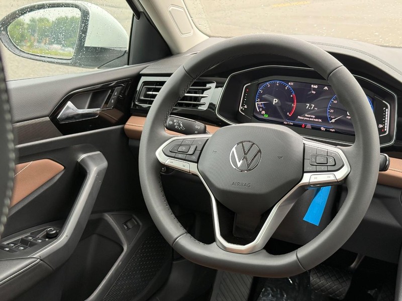 Volkswagen Jetta Vehicle Full-screen Gallery Image 9