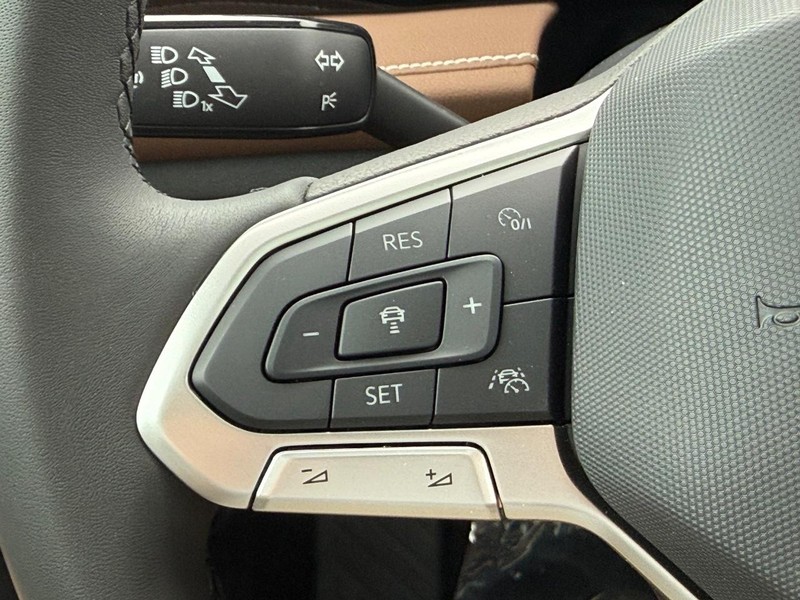 Volkswagen Jetta Vehicle Full-screen Gallery Image 12