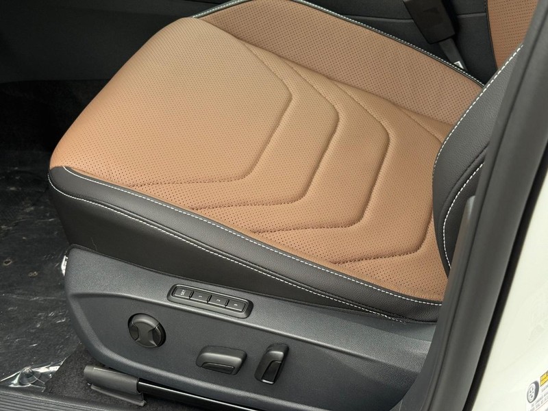 Volkswagen Jetta Vehicle Full-screen Gallery Image 17