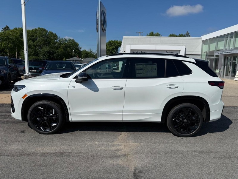 Volkswagen Tiguan Vehicle Full-screen Gallery Image 2