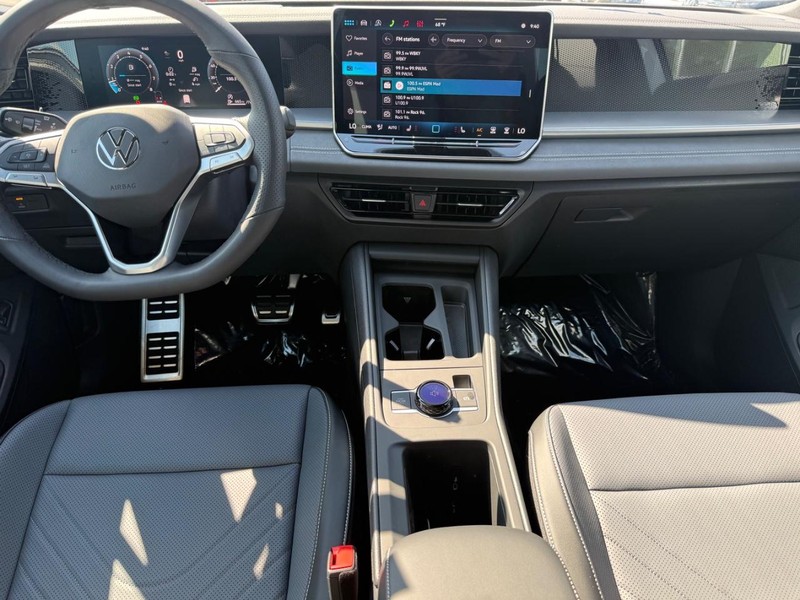 Volkswagen Tiguan Vehicle Full-screen Gallery Image 6