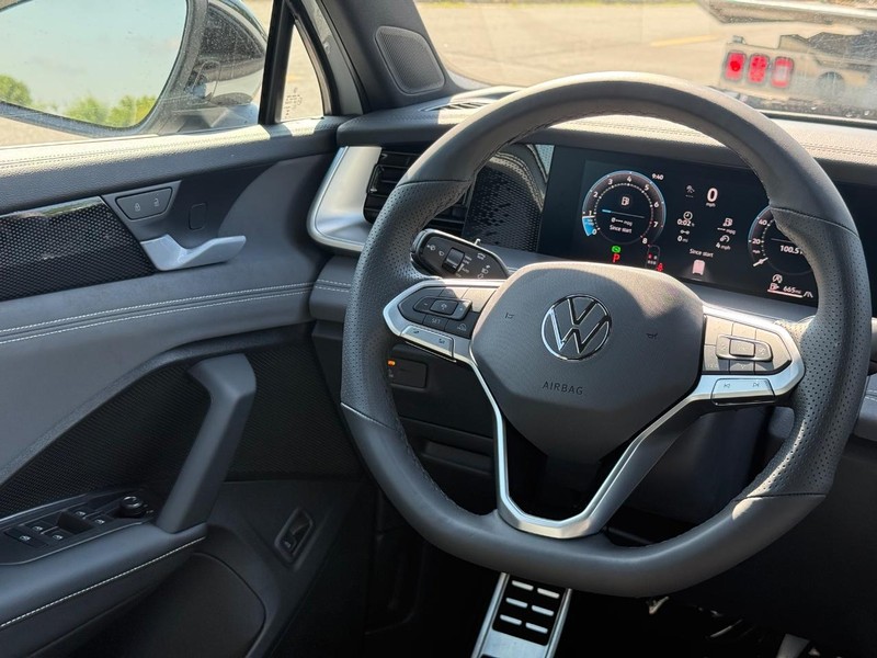 Volkswagen Tiguan Vehicle Full-screen Gallery Image 8