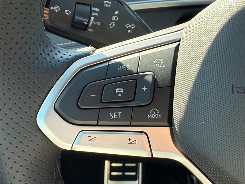Volkswagen Tiguan Vehicle Full-screen Gallery Image 10