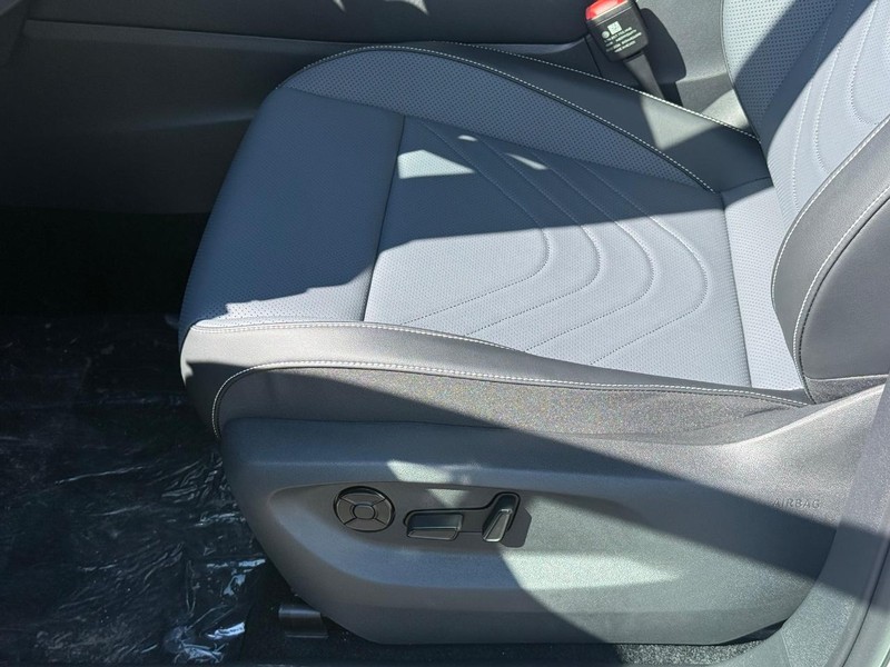 Volkswagen Tiguan Vehicle Full-screen Gallery Image 16