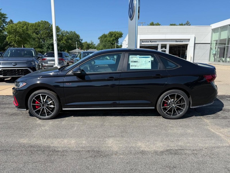 Volkswagen Jetta GLI Vehicle Full-screen Gallery Image 2