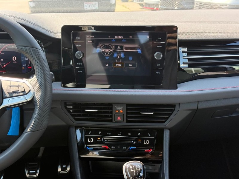 Volkswagen Jetta GLI Vehicle Full-screen Gallery Image 6