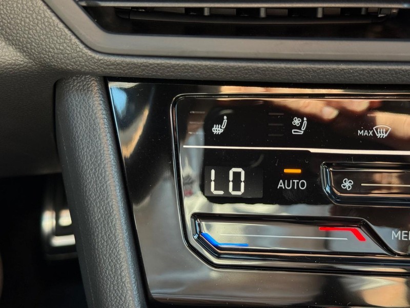 Volkswagen Jetta GLI Vehicle Full-screen Gallery Image 12