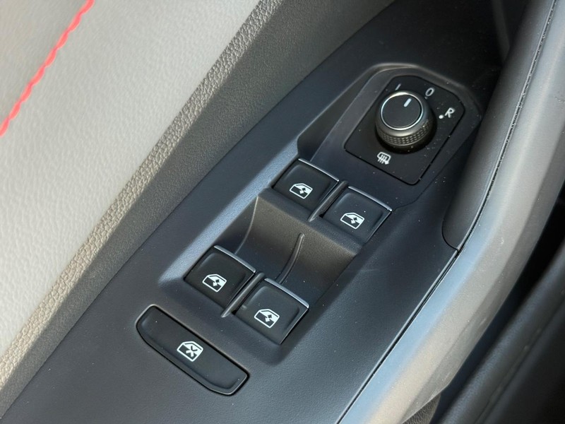 Volkswagen Jetta GLI Vehicle Full-screen Gallery Image 14