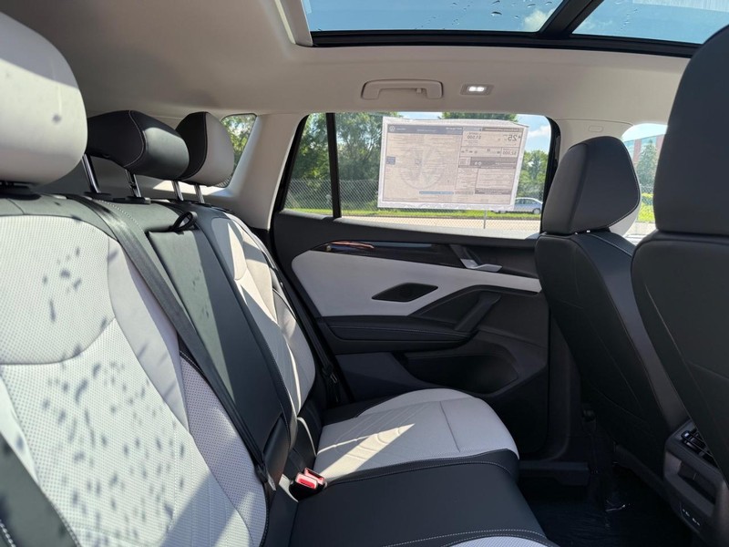 Volkswagen Tiguan Vehicle Full-screen Gallery Image 5