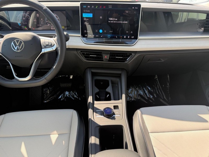 Volkswagen Tiguan Vehicle Full-screen Gallery Image 6