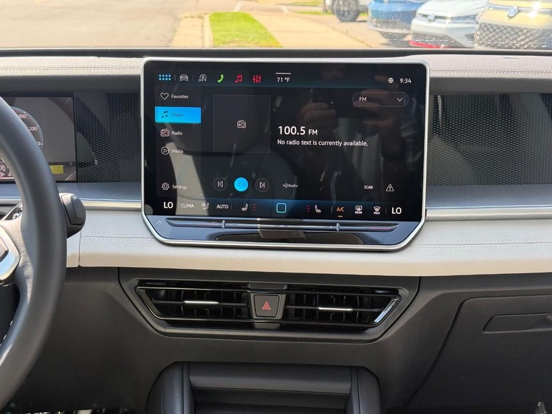 Volkswagen Tiguan Vehicle Full-screen Gallery Image 7