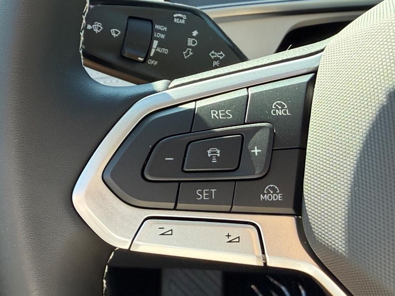 Volkswagen Tiguan Vehicle Full-screen Gallery Image 10