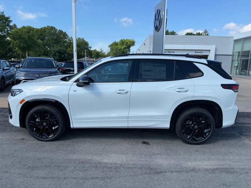 Volkswagen Tiguan Vehicle Full-screen Gallery Image 2