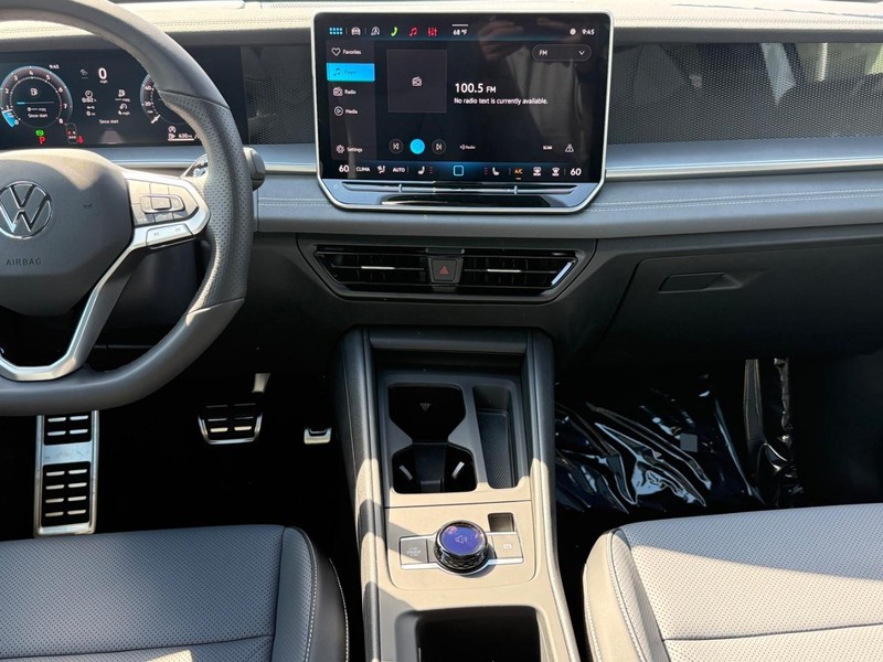 Volkswagen Tiguan Vehicle Full-screen Gallery Image 7